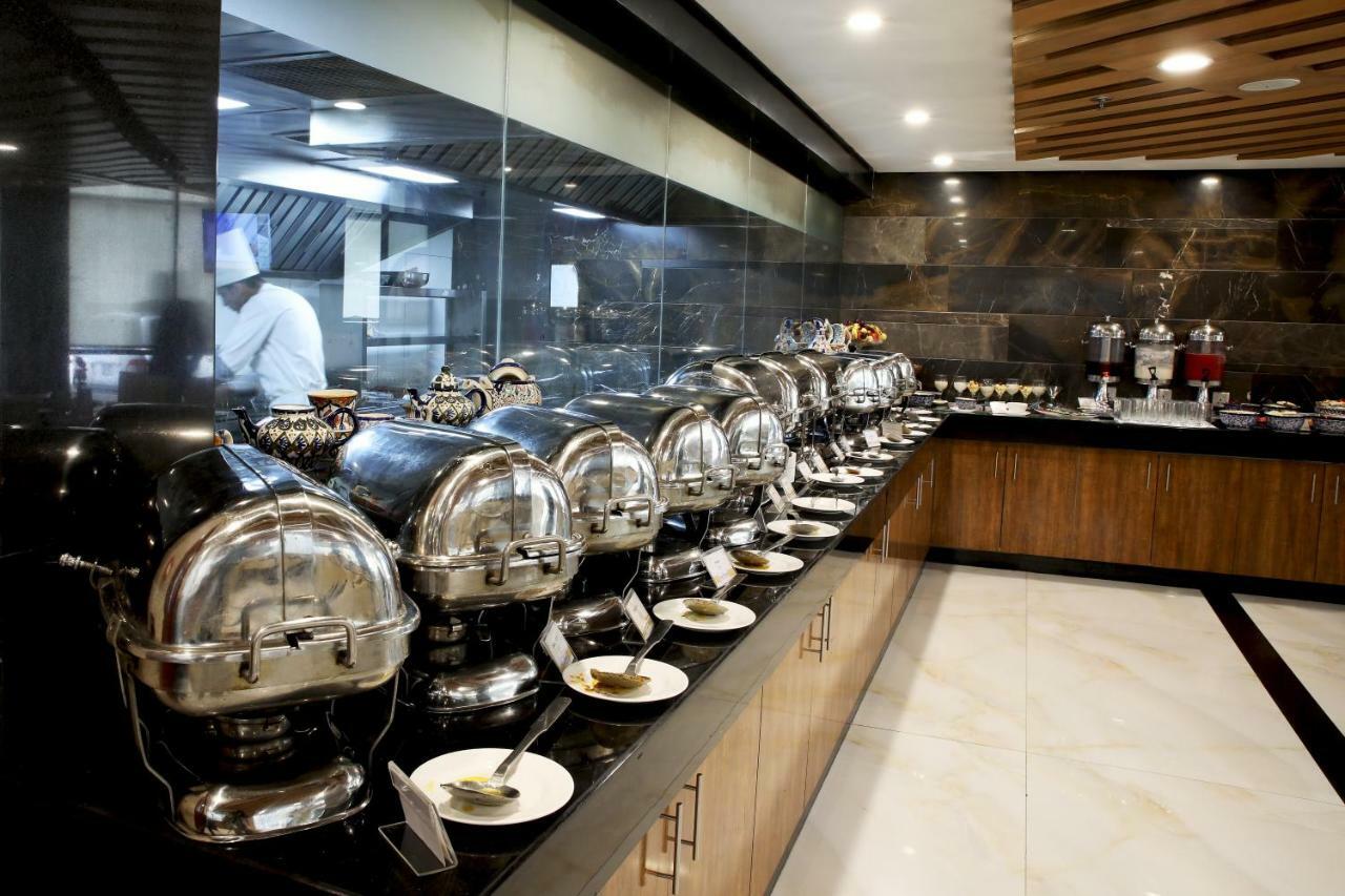 Avari Xpress Multan Extérieur photo